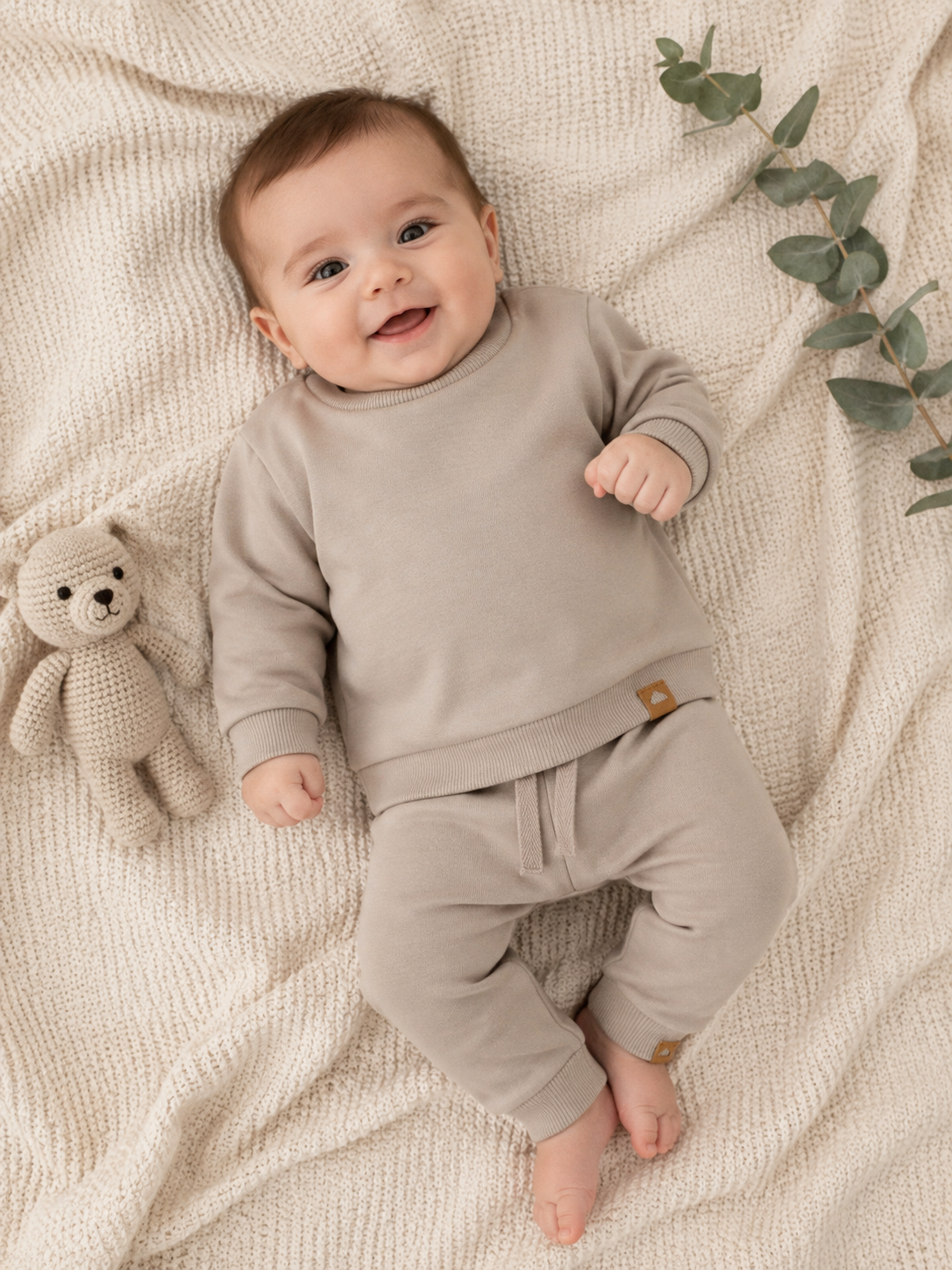 Beige set sweater + bijpassend broekje